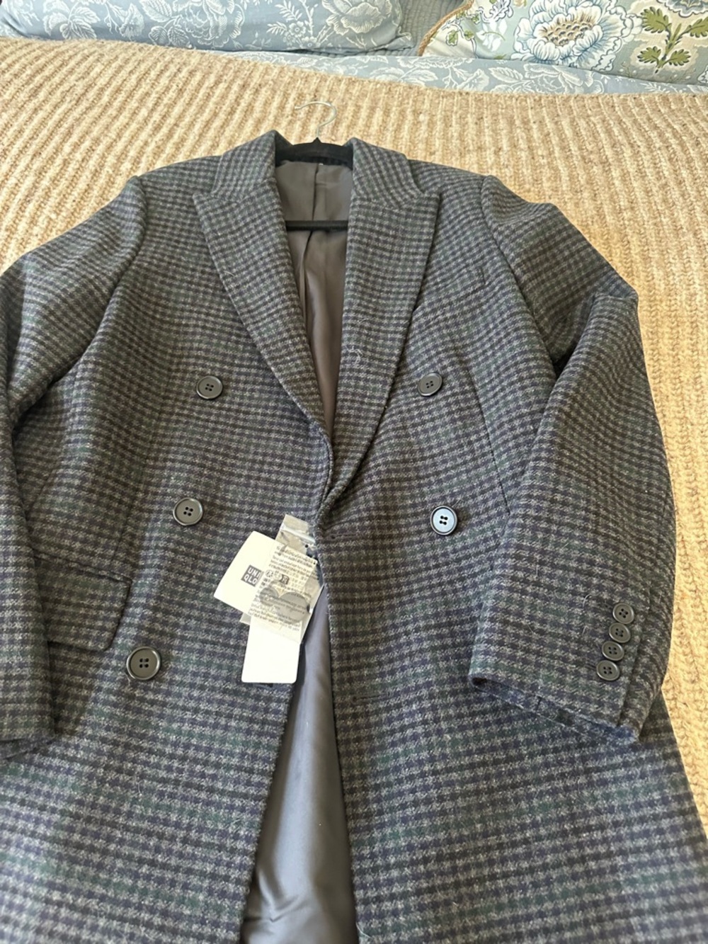 Women’s Uniqlo Double-Breasted Long Gray Plaid Overcoat - Picture 7 of 7